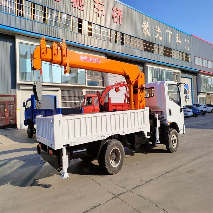 东川区三轮随车吊定制 农用改装机自备吊中瑞长期出售